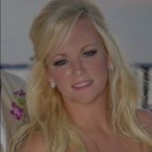 Meet your Posher, Alicia